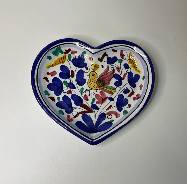 Sambuco Mario Heart Trinket Dish Italian Pottery Multicolor Bird Deruta, 6 3/8” across and 5 1/4” top to bottom