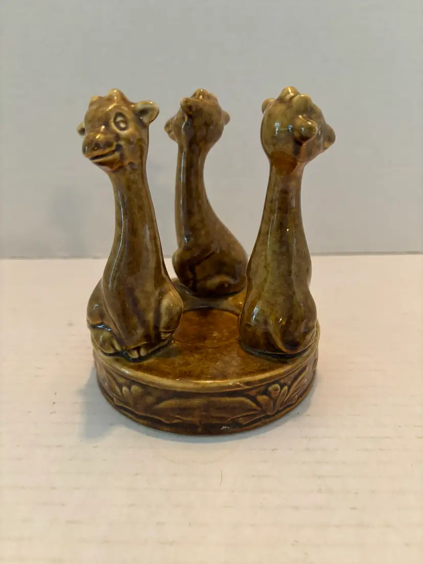 Vintage MCM Ceramic 3 Giraffes Circle Candle Holder Brown & Gold Color Unbranded