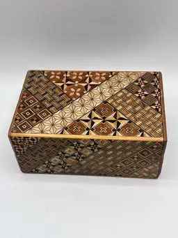 Japanese Puzzle Box Hakone Yosegi Samurai Wooden Secret Trick Box