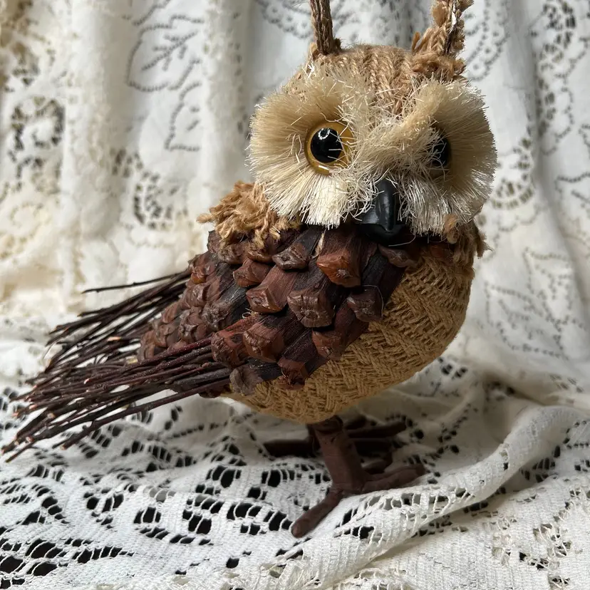 031 Organic Material Pine cone Owl Figurine