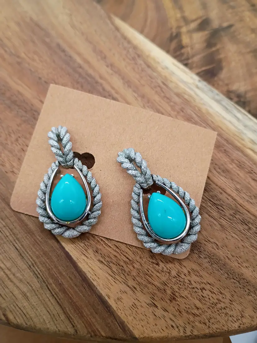 Vintage Avon Azurene  Silver Tone Dangle Tear Drop Clip On Earrings