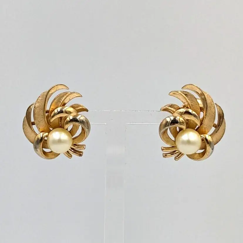 Crown Trifari Clip On Earrings Vintage Gold Tone Faux Pearl Floral Design Marked