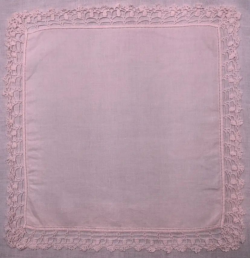 Vintage lite pink linen hankie with pink crochet border 26PA02 H575