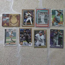 Lot of 98 Chicago White Sox cards. 1 medallion, 1 SSP, 6 #'D, Rookies, inserts, parallels +