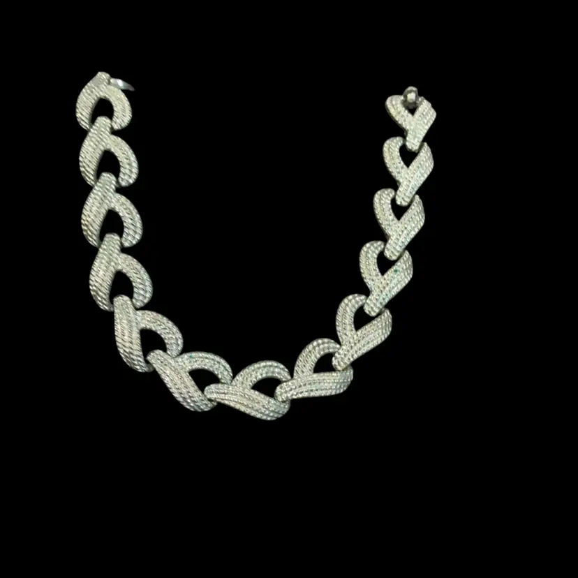 Gorgeous Vintage Silverstone Napier Choker With Textured Link Interlocking.