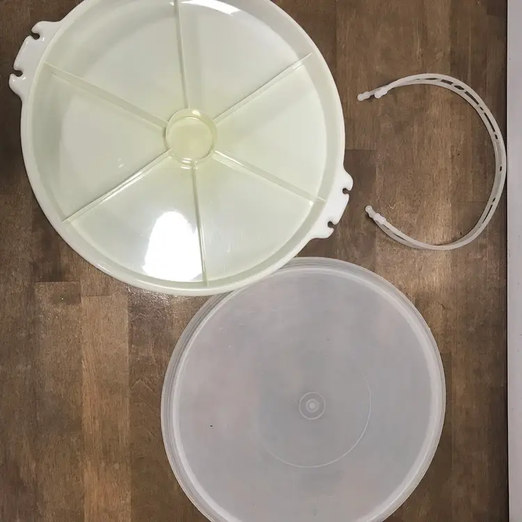 Tupperware Veggie Tray Holder With Lid And Handle