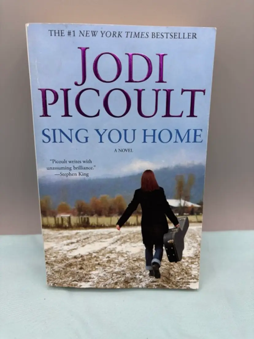 Jodi Picoult: Sing You Home 2011 Trade-Paperback..J-57
