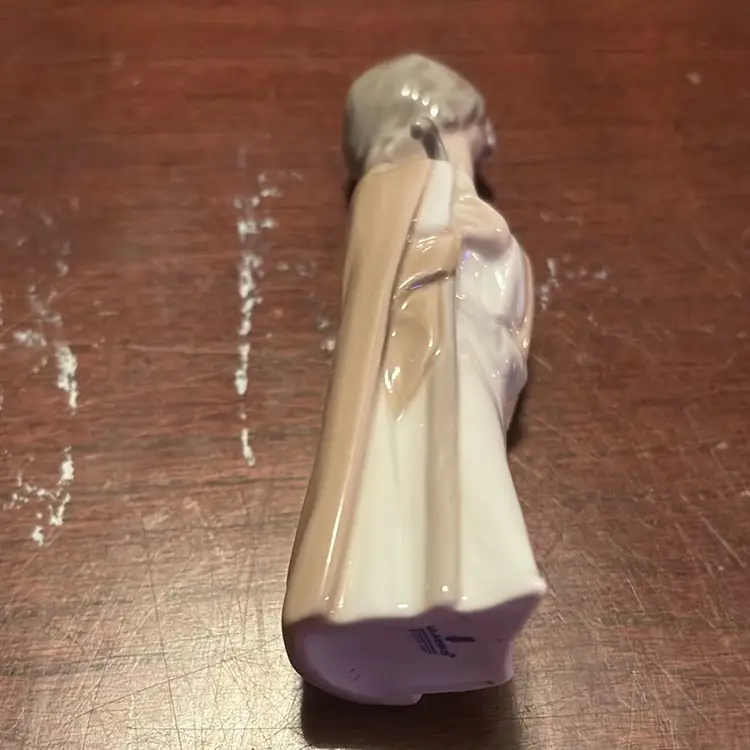 261. Llardo Ornament.