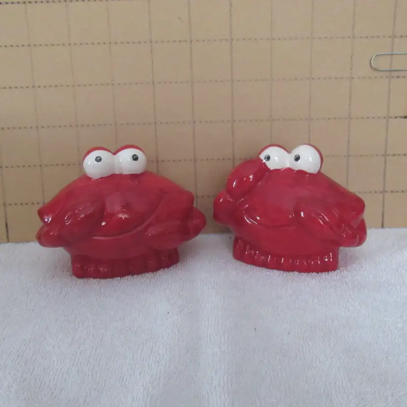 VTG Happy Red Crabs Salt & Pepper Shaker Set