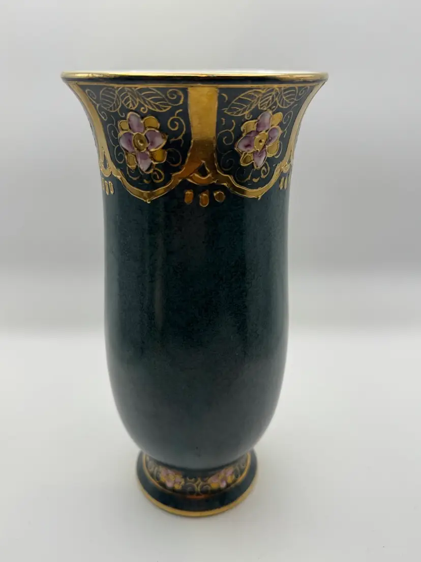 Gold Trimmed Japanese Toyo Vase 10”