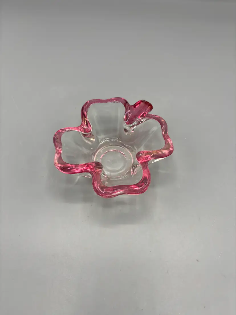 Vintage pink trimmed 4 leaf clover trinket dish