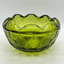Vtg Indiana Glass Avocado Green Candy Dish Bowl Diamond Quilt Pattern Scallop Crimped Ruffle Edge