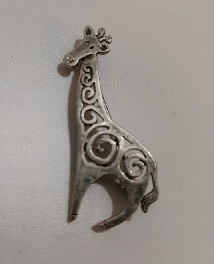 Lia Sophia Silver Tone Giraffe Pin