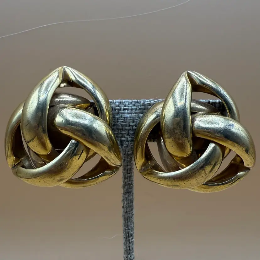 CHUNKY! Napier Modernist Triangle Knot Muted Goldtone Screw back Clip On Earrings 1.5”