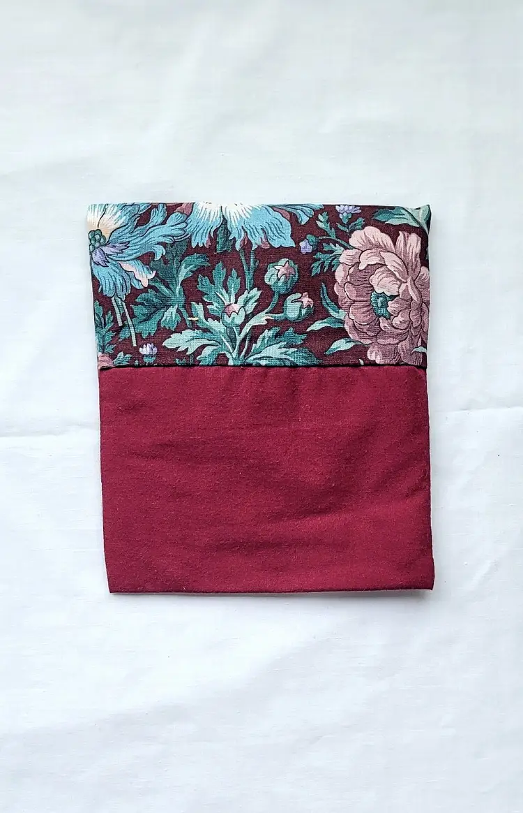 Set of 3 Handmade Floral Potholders – Linen‑Like Fabric – Unused – Two with Hand Slits