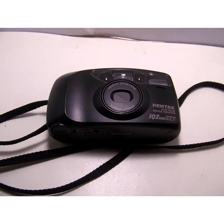 Pentax Camera IQZoom EZY 35mm 38-70mm Zoom Lens Film Camera &Case. Needs Battery