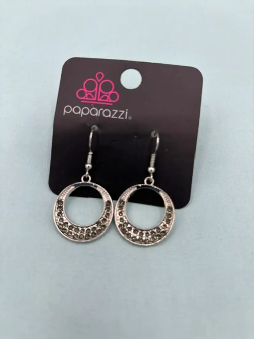Paparazzi Socialite Luster Silver Earrings