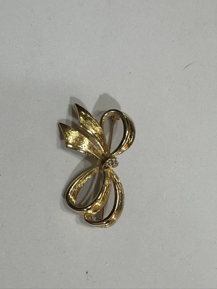 Avon Brooch Gold Tone Tied Bow Rhinestone 2.25” Signed
