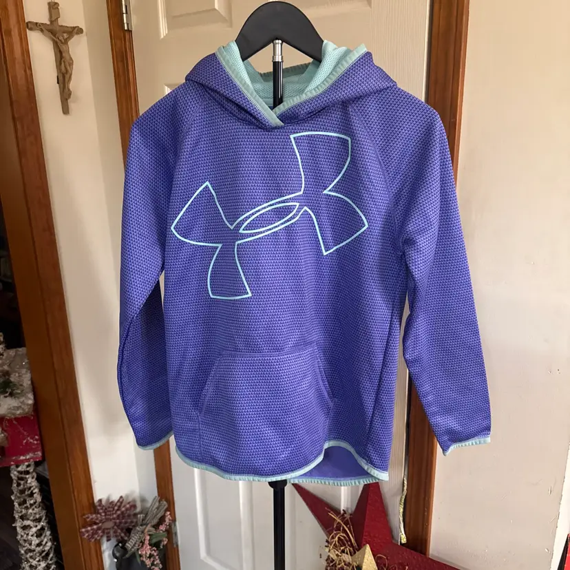 Woman’s under armour hoodie “Used”