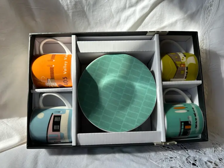 MCM Magpie Abode Homestead 4 x Cup Mug & Saucer Espresso Coffee Set NEW