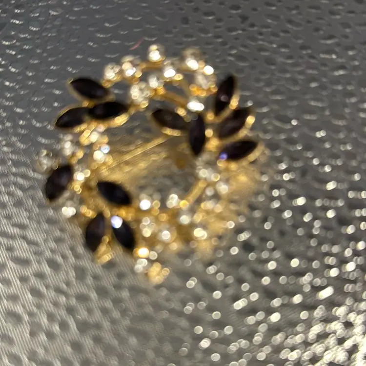 Gorgeous Brooch Wreath With Purple And Faux Diamond Stones