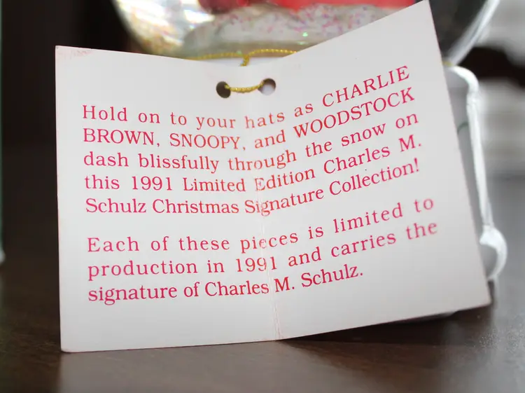 Peanuts Snoopy Christmas 1991 Musical Snowglobe  Willets "We Wish You A Merry Christmas"