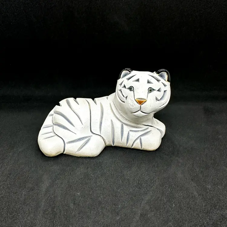 Vintage Artesania Rinconada White Tiger Mom Cat Laying Clay Handmade Pottery