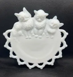 Vintage Westmoreland milk glass cat plate “Three Kittens“ scalloped open lace edge