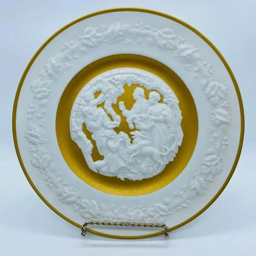 #2909 Franklin Porcelain Christmas Plate Deck the Halls. 24kt 1977