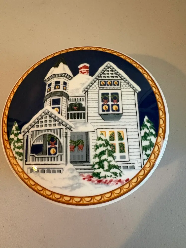 MIKASA Victorian Holiday Candy/Trinket Dish with Lid HK508