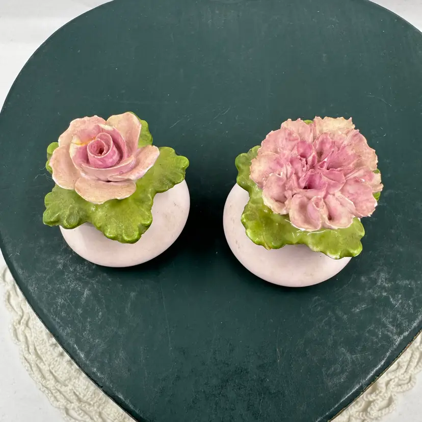 AYNSLEY ENGLISH FINE BONE CHINA ROSE & CARNATION SALT & PEPPER SHAKERS