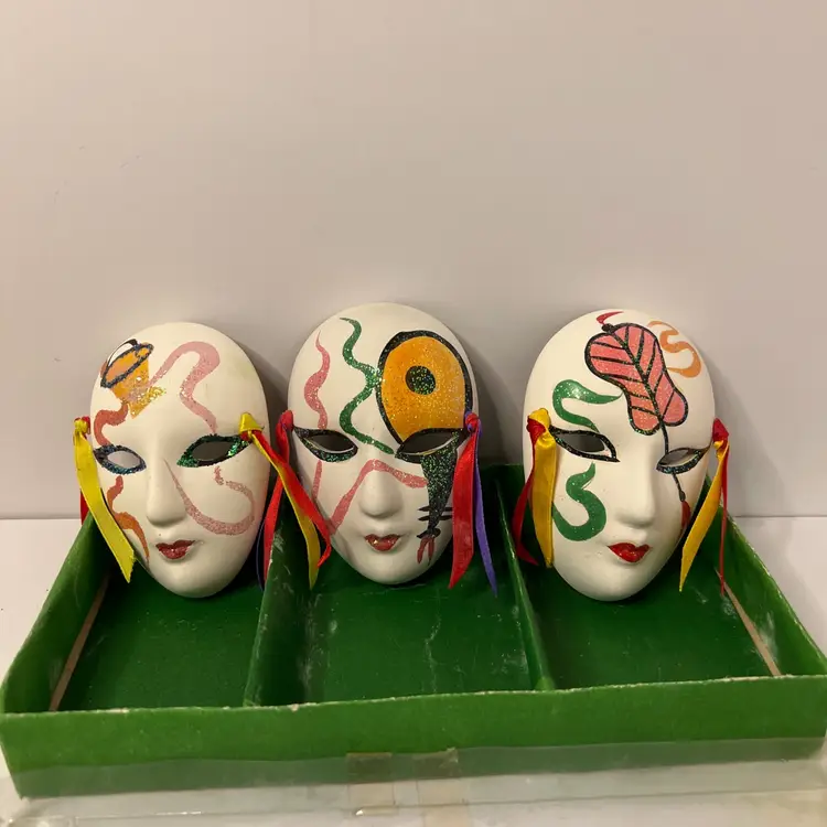 Vintage  Mardi Gras Masquerade Porcelain Face Mask Wall Decor Set Of 3 Small 4”
