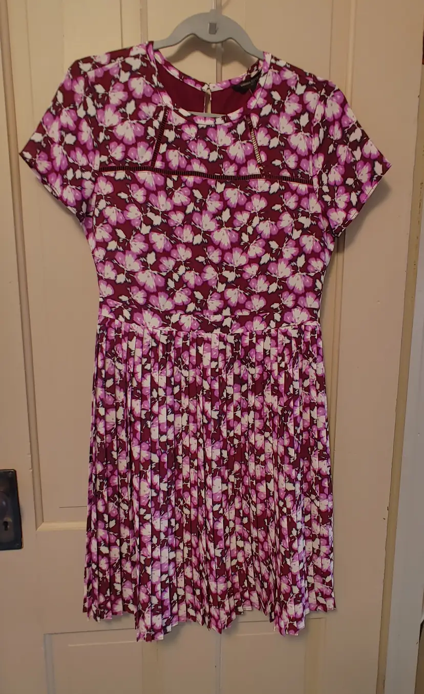 Dress- Brand: Banana Republic. Size 6 Petite. NWT. Purple floral dress. Material: 100% polyester. No callouts.