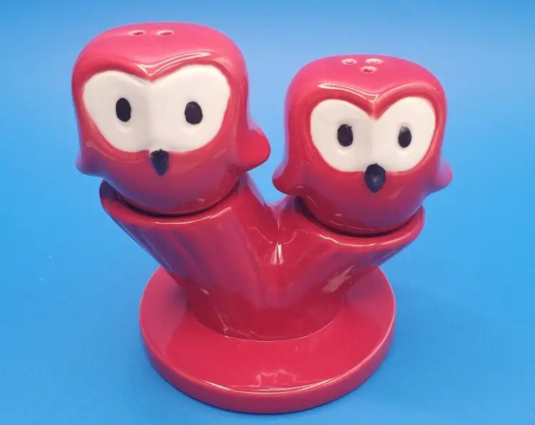 Vintages Stokes Ceramic Red Owls on Tree Stump Salt & Pepper Shaker Set NIB