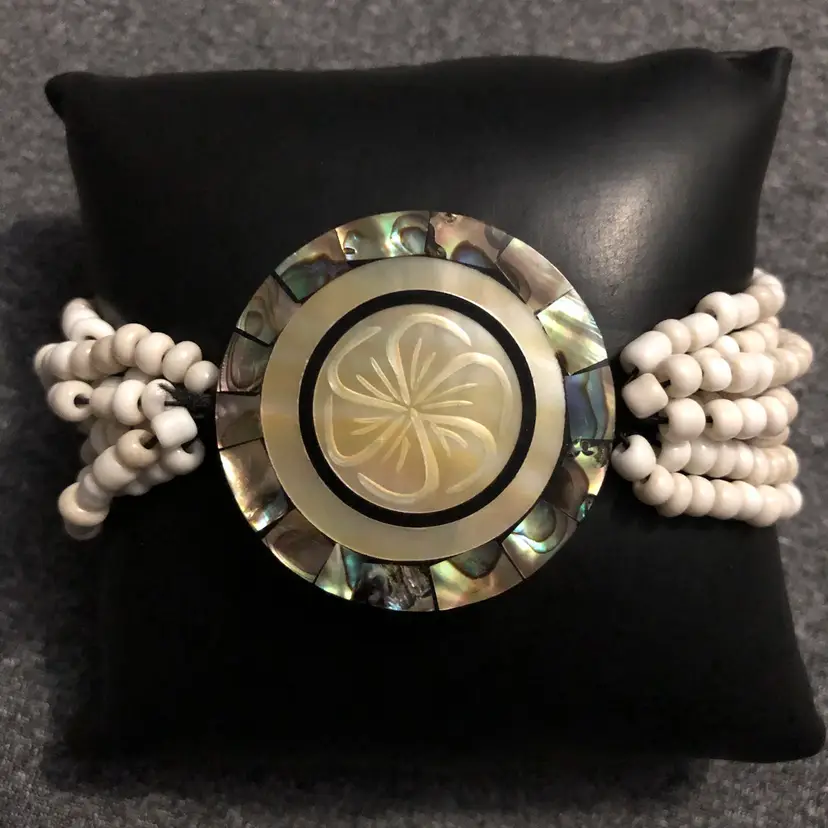 Hand-Carved Mother of Pearl Flower Abalone Shell Beaded Stretch Bracelet