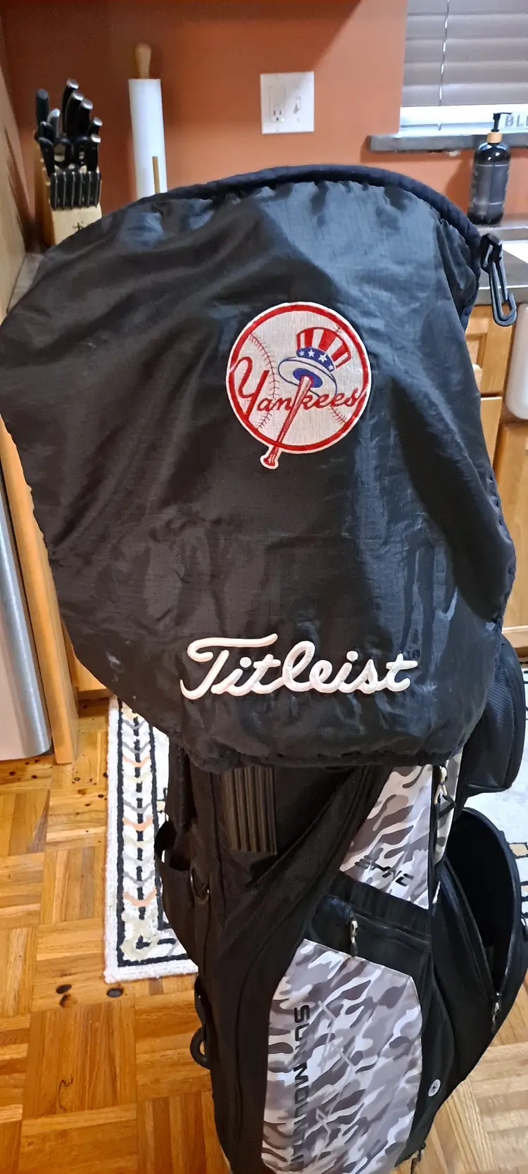 NEW Titleist Yankees Rain Hood Cover / Towel