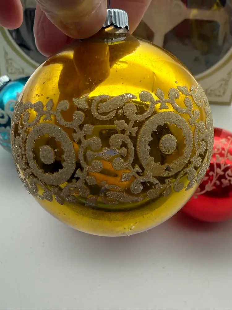 6 Shiny Brite Ornaments Round with Box