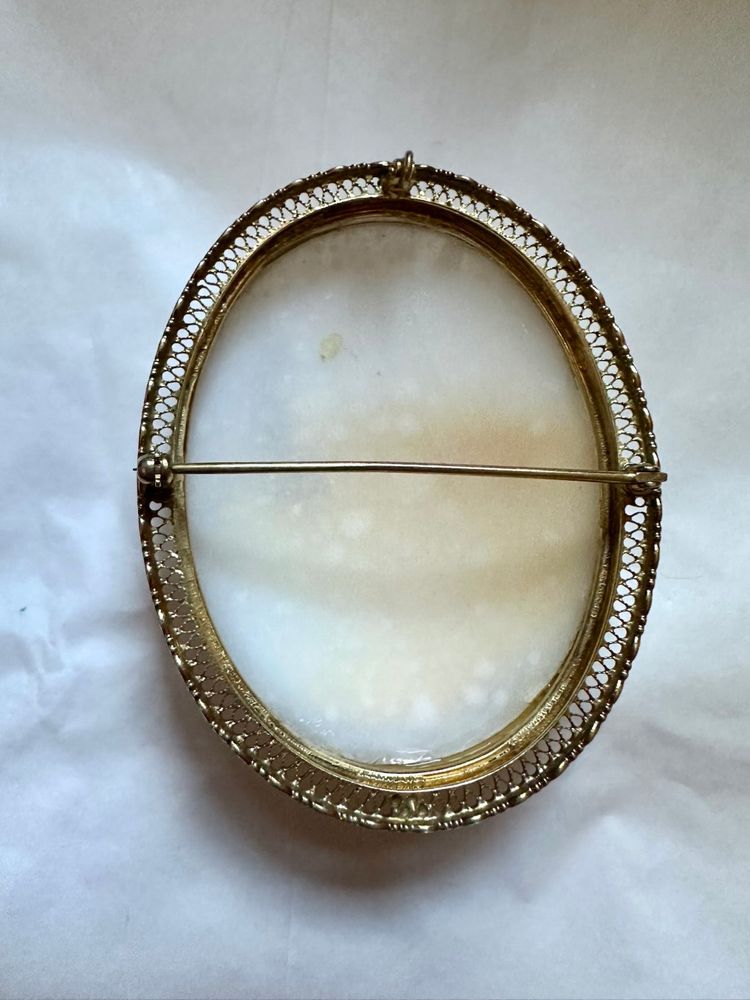 Victorian Carved Shell Cameo Brooch Pendant Gold Wash Filigree Mount