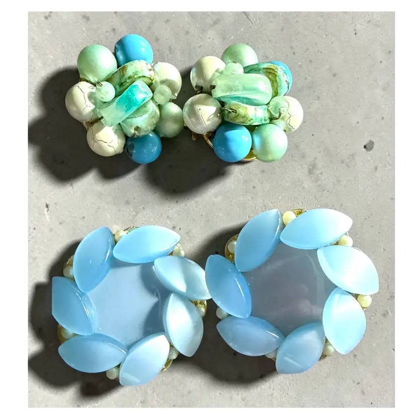 2 Pair Of Blue Silver Tone Clip On Earrings - 1 Hong Kong Cluster - I Thermoset Flowers