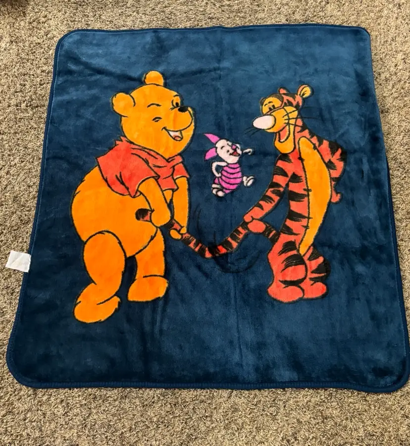 054. Winnie The Pooh & Friends Blanket