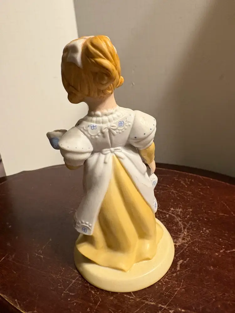 “A Mothers Love” Figurine