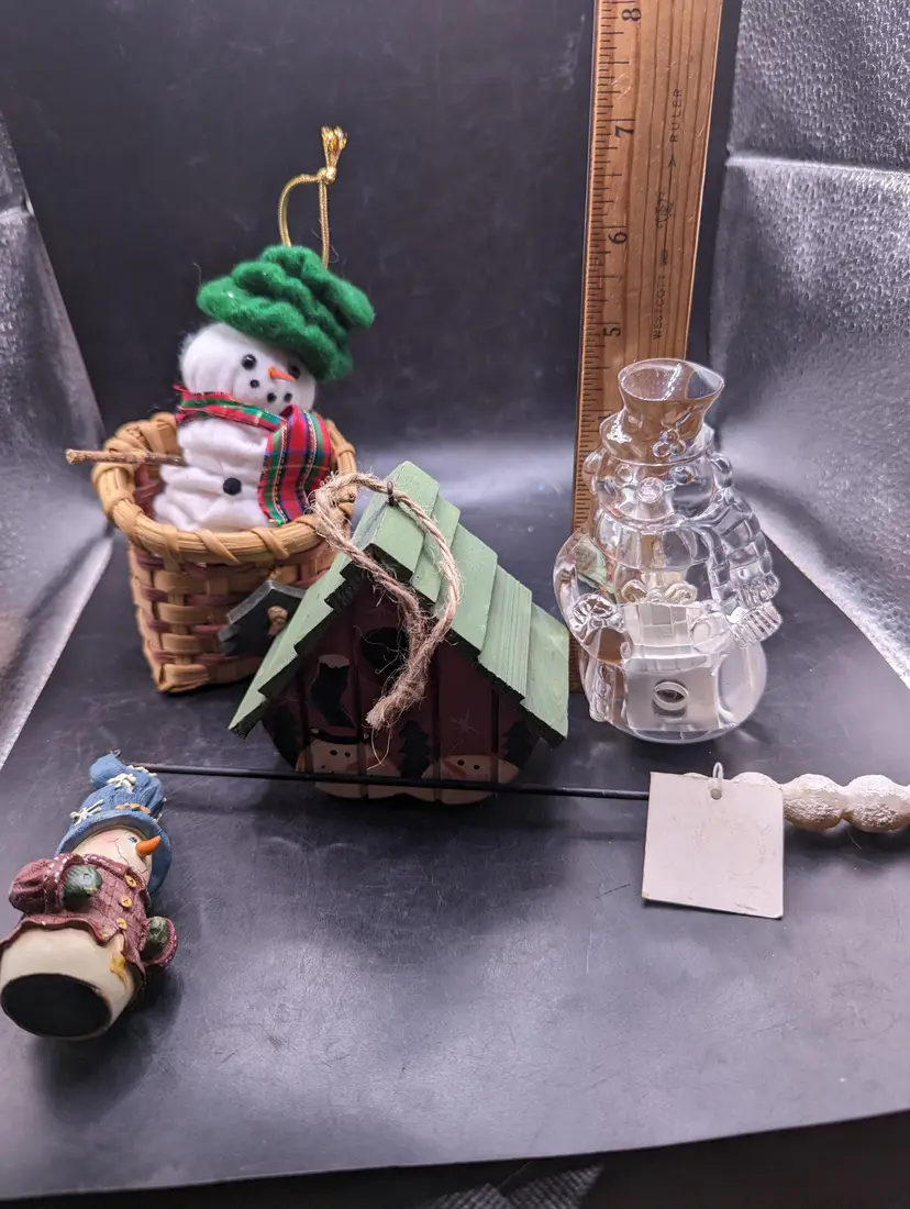 Vintage Lot Of 5 Charming Snowman and Birdhouse Holiday Decor Ornaments And Night Light