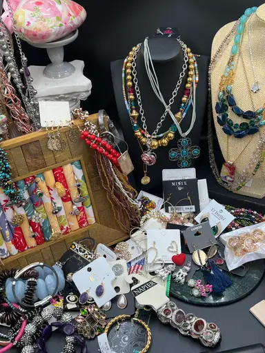 Pop Up New Costume Jewelry (store Buy Out Brands) With Tags! $1 Starts