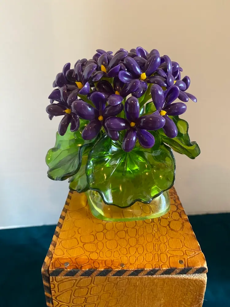 Vintage C.K. Ind. Co Purple Violets Lucite Acrylic Plastic Flower Bouquet