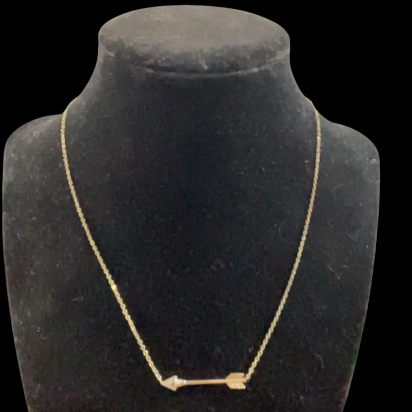 #26 Silver Tone Metal Necklace With Attached Arrow Pendant 15”