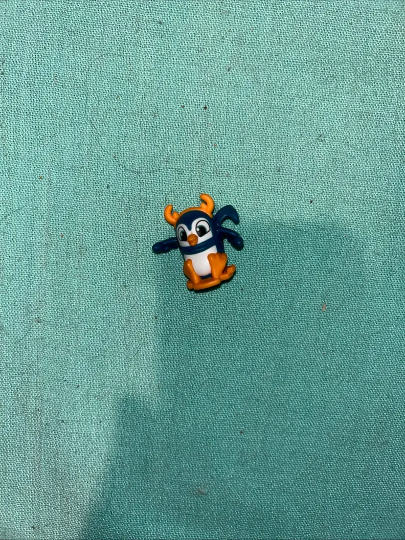Kinder Toy Mini 2023 Penguin VT239