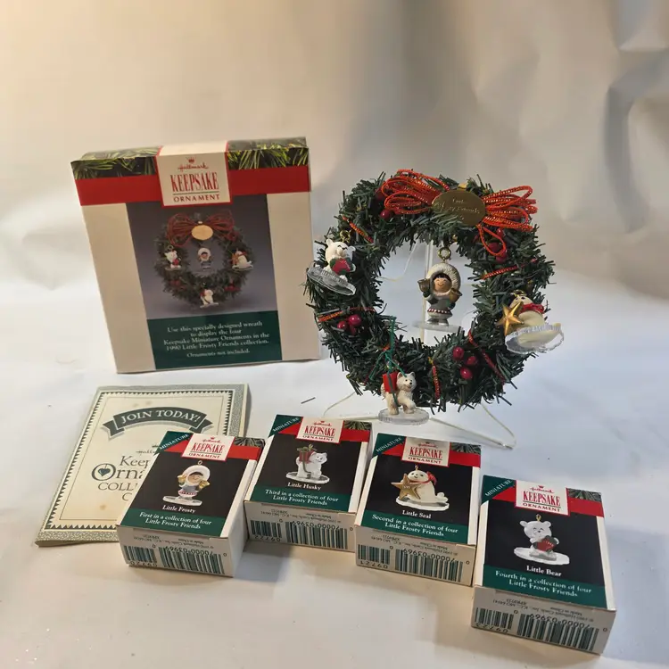 1990 Hallmark Keepsake Little Frosty Friends 5" Wreath w/ 4 Miniature Ornaments