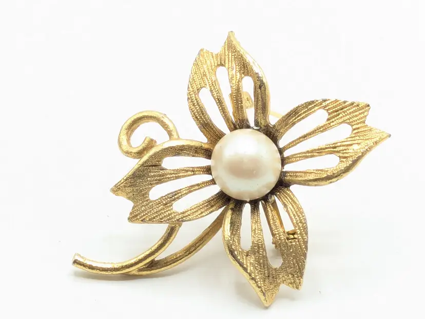 Vintage Gold Tone Flower Brooch with Faux Pearl Center