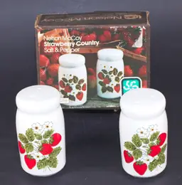 Vintage Nelson McCoy Pottery Strawberry Country Salt & Pepper Shakers w/Original Box