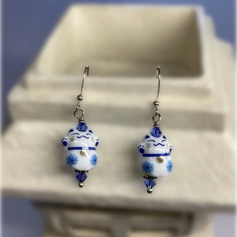 Lucky Cat Earrings - Blue and white